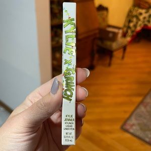 Kyliner Grinch Olive Liquid eyeliner